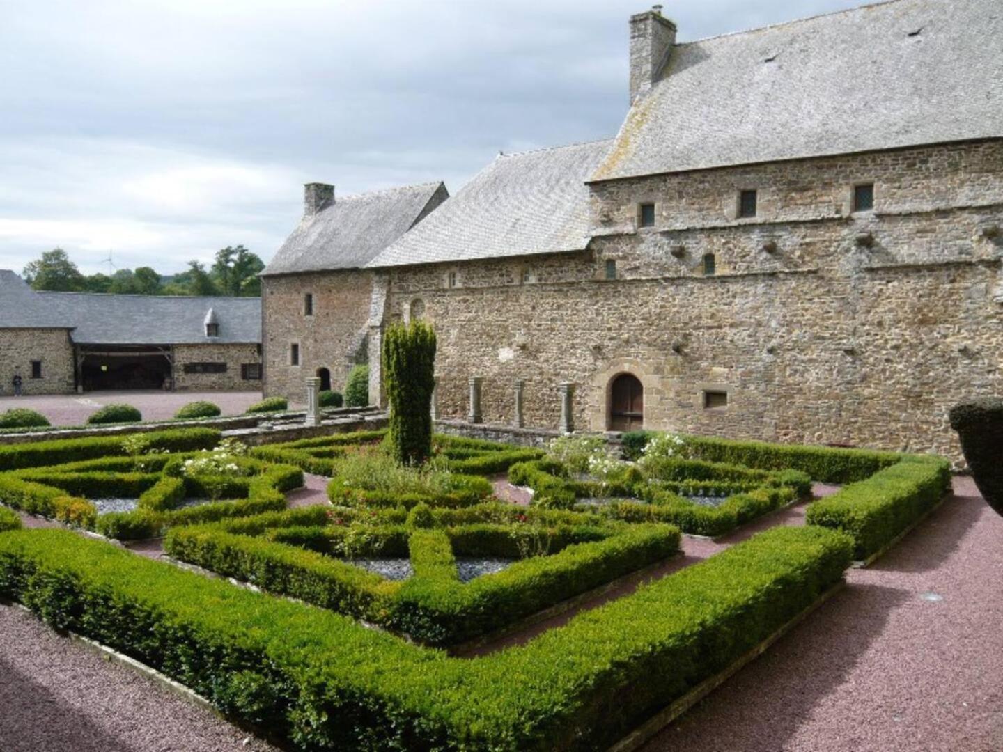 Decouverte D'Un Haras Proche Du Mont St Michel Hambye Bagian luar foto